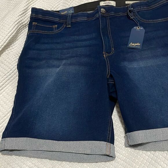 NWT- Angels - 22W. 360 Sculpt Bermuda - Picture 3 of 8